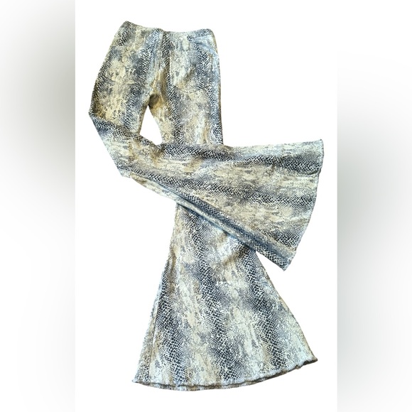 Altar’d State Flared Wide Leg Jeans - Picture 2 of 3